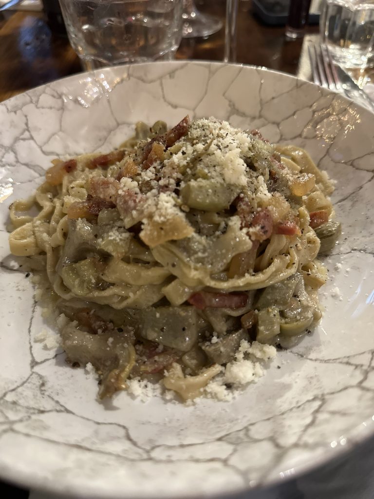 Fettuccine con alcachofas
