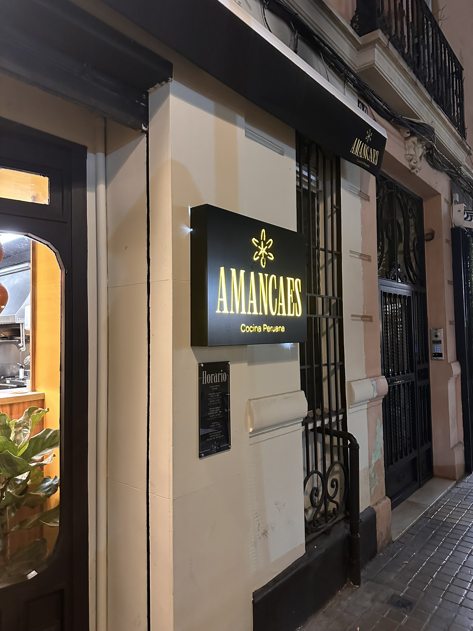 Vista exterior del restaurante Amancaes situado en Conde Altea, Valencia