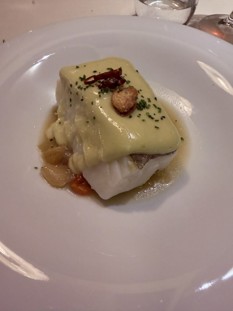 Bacalao al pil-pil Bacalao al pil-pil clásico servido en La Guisandera de Piñera, con su salsa emulsionada, foto de José Cotino