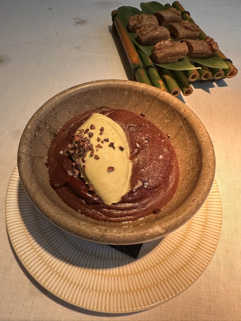 Chocolate Moctezuma con ingredientes selectos en Amazónico Madrid.