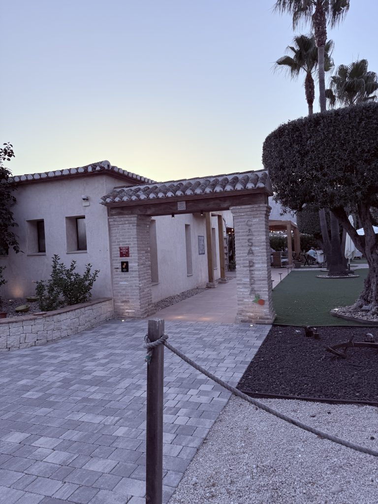 Entrada principal del Restaurante Casa Pepa en Ondara, Alicante