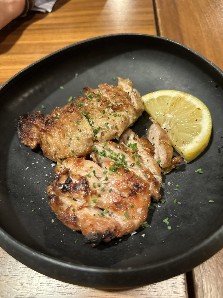 Mollejas de ternera cocinadas a la brasa con acabado crujiente en Basea Restaurante, Valencia