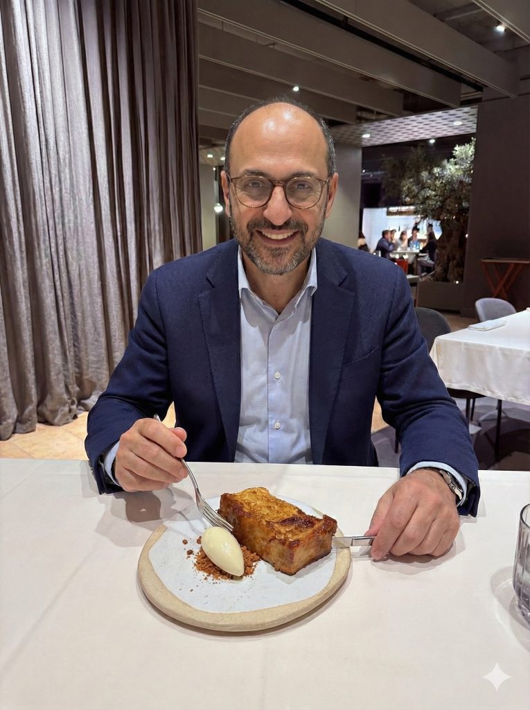 José Cotino Escrivá José Cotino Escrivá comiendo de manera informal en un restaurante