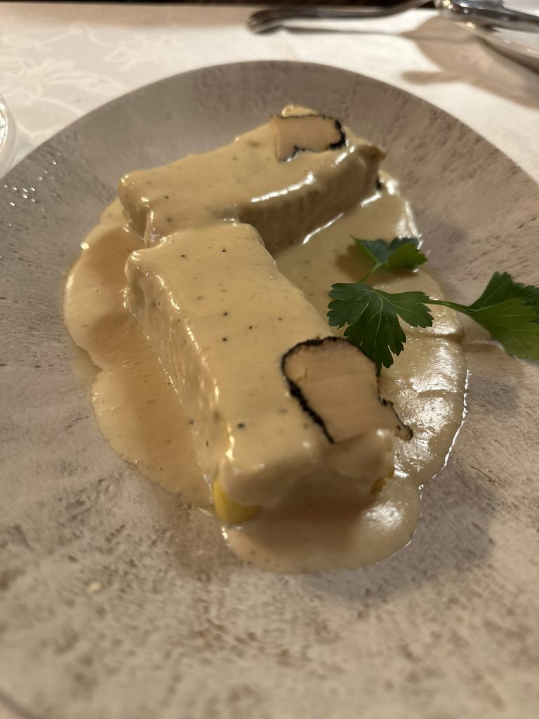 Puding de puerros con salsa de setas y trufa negra, Restaurante El Niu Escunhau, cocina aranesa
