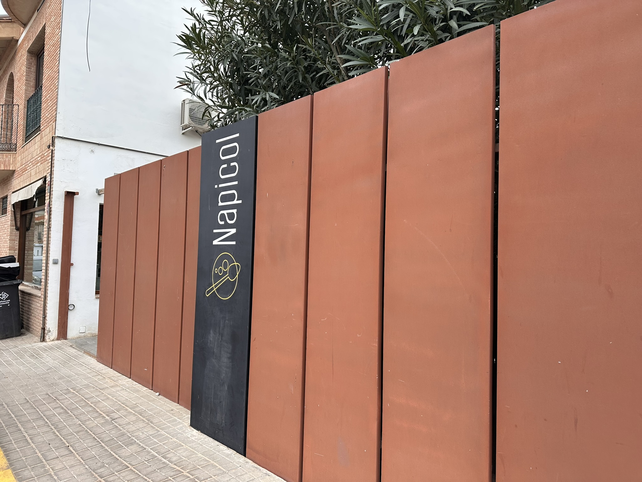 Puerta del restaurante Napicol en Alquería de Roca
