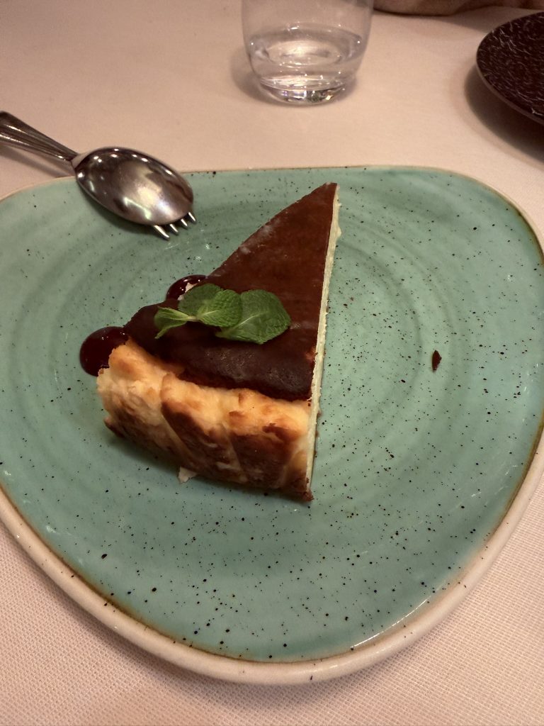 tarta de queso Tarta de queso cremosa servida en La Guisandera de Piñera, foto de José Cotino