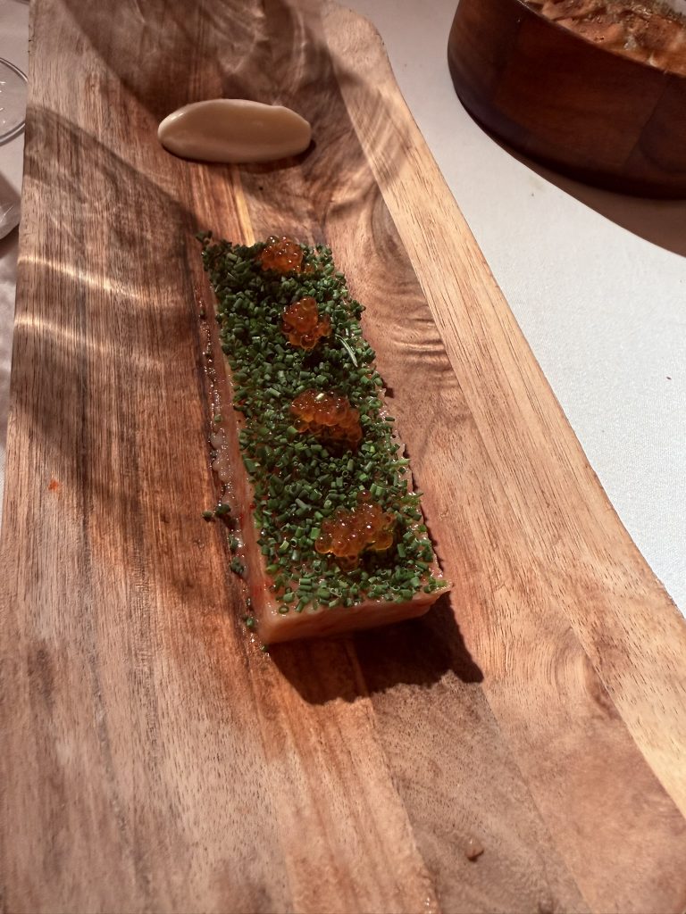 tartar de gamba blanca foto Jose Cotino Tartar de gamba blanca con tocino de jamón de bellota y alioli suave servido en La Casa de María